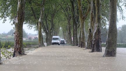 Dans le village de Plaissan (H&eacute;rault), l'eau a envahi les routes. (MAXPPP)