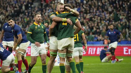 La joie des Springboks, lors du quart de finale de Coupe du monde entre la France et l'Afrique du Sud, le 15 octobre 2023 au Stade de France. (CHRISTOPHE ENA / AP)