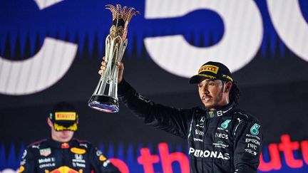 Lewis Hamilton exulte après sa victoire à Abu Dhabi.&nbsp; (ANDREJ ISAKOVIC / POOL)