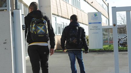 Un &eacute;l&egrave;ve du coll&egrave;ge Albert-Camus de La Rochelle (Charente-Maritime) a tent&eacute; de s'immoler par le feu, le 15 f&eacute;vrier 2013. (XAVIER LEOTY / AFP)