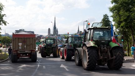 Crise des éleveurs : barrages maintenus à Caen