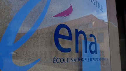 Des places réservées, notamment dans les cinq grandes écoles qui préparent à la haute administration pour des élèves de quartiers défavorisés. Cinq places a minima, c'est ce qu'a annoncé cette semaine Emmanuel Macron.&nbsp; (FRANCK DELHOMME / MAXPPP)