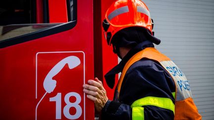 Un pompier lors d'une d&eacute;monstration &agrave; Leforest (Pas-de-Calais), le 13 juin 2015. (JOACHIM SAOULI / CITIZENSIDE.COM / AFP)