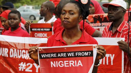 &nbsp; (Le mouvement Bring Back Our Girls défile deux ans après l'enlèvement des lycéennes par Boko Haram au Nigéria  © Reuters)