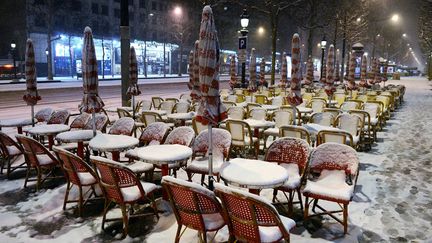 Sur les Champs-Elys&eacute;es &agrave; Paris, le 13 mars 2013. (FRANCK FIFE / AFP)