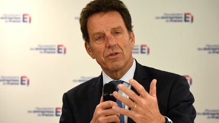 Le président du Medef, Geoffroy Roux de Bézieux, le 10 novembre 2021 à Paris. (ERIC PIERMONT / AFP)