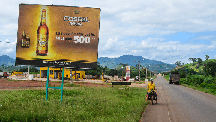 Une publicité Castel Beer en août 2013, dans la région de Man. (JBDODANE/FLICKR)