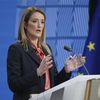 La présidente du Parlement européen Roberta Metsola s'exprime devant le Conseil européen à Bruxelles (Belgique), le 15 décembre 2022. (NICOLAS ECONOMOU / NURPHOTO / AFP)