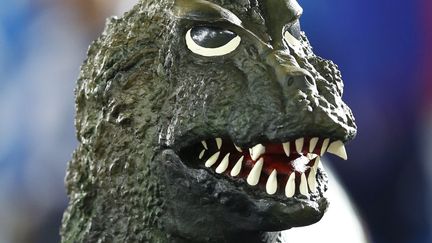 Godzilla ? Non, un supporter du Japon lors de Japon-Gr&egrave;ce, le 19 uin &agrave; Natal. (TORU HANAI / REUTERS)