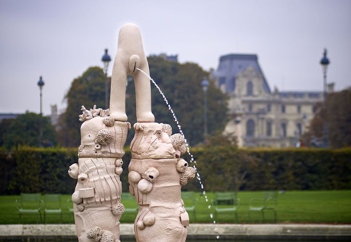 ELSA SAHAL, FONTAINE, 2012. PARCOURS HORS LES MURS DE LA FIAC AU JARDIN DES TUILERIES, PARIS. (DENIS AMON)