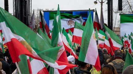 Une manifestation en soutien au peuple iranien à Paris, le 12 février 2023. (RICCARDO MILANI / AFP)