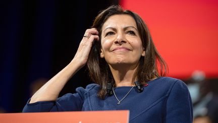 La candidate socialiste à l'élection présidentielle, Anne Hidalgo, le 23 octobre 2021 à Lille. (THOMAS LO PRESTI / AFP)