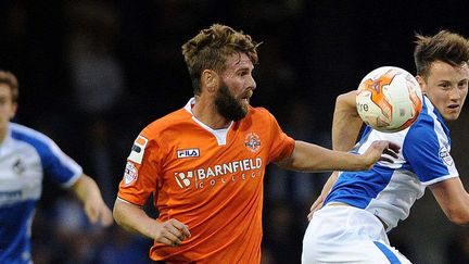 Le milieu de terrain nord-irlandais Patrick McCourt, ici sous les couleurs du club anglais de Luton Town, a renoncé à l'Euro pour rester auprès de&nbsp;sa femme tombée gravement malade. (JMP / REX SHUTTERSTOCK / SIPA)