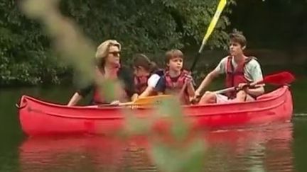 grand mere canoe (FRANCE 2)