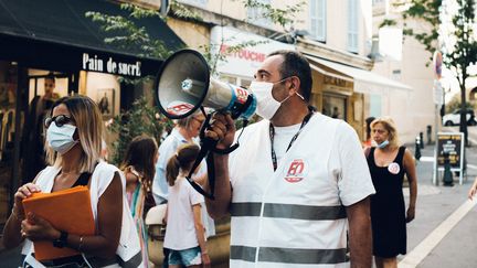 Des membres du personnel de l'hôpital d'Aix-en-Provence (Bouches-du-Rhône) manifestent dans le cadre du Ségur de la santé, le 7 juillet 2020. (THEO GIACOMETTI / HANS LUCAS / AFP)