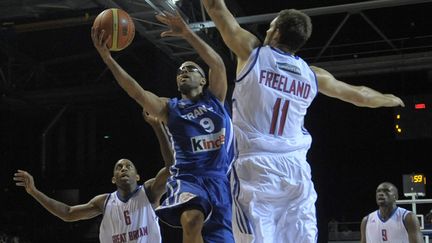 Tony Parker retrouvera la Grande-Bretagne à l'Euro-2013. (PASCAL PROUST                    / MAXPPP)