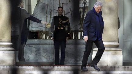 Dominique de Villepin sur les marches de l'Elysée (24 février 2011) (AFP/PATRICK KOVARIK)