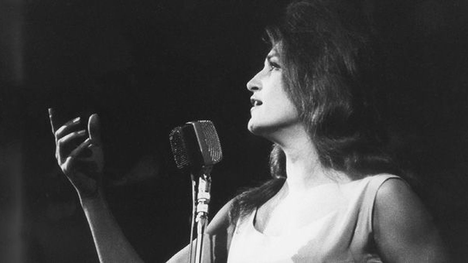 Французская песня далида. Dalida. Далида певица. Dalida в молодости. Далида обои.