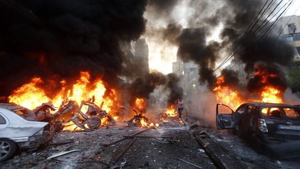 Des voitures en feu apr&egrave;s un attentat &agrave; la voiture pi&eacute;g&eacute;e, le 2 janvier 2014, &agrave; Beyrouth (Liban). ( AFP )