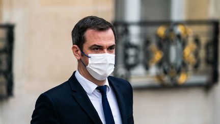 Olivier Véran à Paris le 15 décembre 2021. (XOSE BOUZAS / HANS LUCAS / AFP)