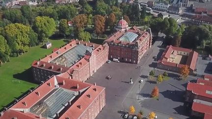 Le Familistère de Guise, construit dans les années 60 dans l'Aisne, est une cité ouvrière qui ressemble à un palais royal. (CAPTURE ECRAN FRANCE 2)