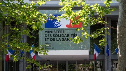 Le ministère de la Santé à Paris, le 10 juin 2021. (RICCARDO MILANI / HANS LUCAS / AFP)