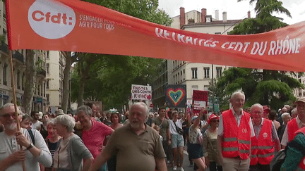 Manifestations contre l’extrême droite : 10 000 personnes rassemblées à Lyon (franceinfo)