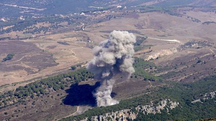 Une frappe israélienne sur le mont Mahmoudieh, près de la ville de Marjayoun, dans le sud du Liban, le 24 septembre 2024. (HUSSEIN MALLA / SIPA)