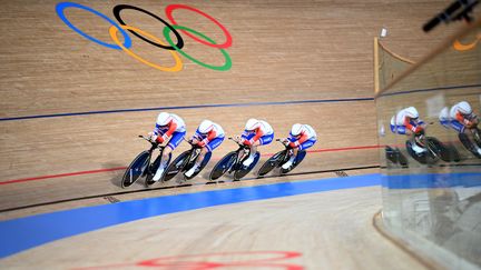 L'équipe de France de poursuite par équipes au vélodrome d'Izu lors des Jeux olympiques de Tokyo, le 2 août 2021. (PETER PARKS / AFP)