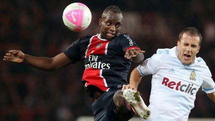 Mohamed Sissoko (PSG) à la lutte avec Benoît Cheyrou (OM)