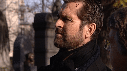 Rupert Everett au Père Lachaise le 30 novembre 2011
 (France3/Culturebox)