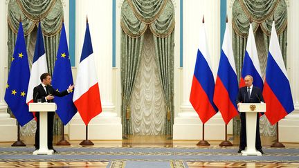 Vladimir Poutine et Emmanuel Macron donnent une conférence de presse conjointe après leur rencontre à Moscou, le 7 février 2022.
 (THIBAULT CAMUS / POOL / AFP)