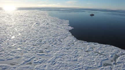 Même un réchauffement limité à +2°C pourrait causer aux calottes glaciaires des dommages irréversibles, selon une étude. (CLEMENT SABOURIN / AFP)