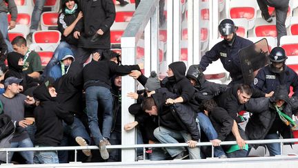 Des affrontements entre supporters st&eacute;phanois et ni&ccedil;ois avaient marqu&eacute; le match Nice-Saint-Etienne, le 24 novembre 2013, &agrave; Nice (Alpes-Maritimes). (MAXPPP)