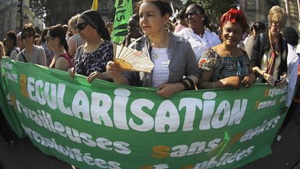 Demandeurs de régularisation par le travail devant la préfecture de police de Paris, le 3/8/2010 (AFP)