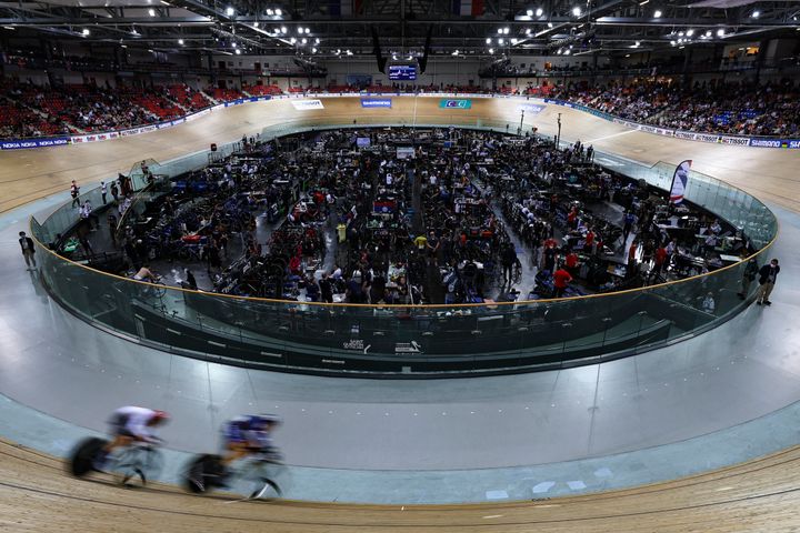 Le vélodrome de Saint-Quentin-en-Yvelines, lors des championnats du monde en 2022 (photo d'illustration). (THOMAS SAMSON / AFP)