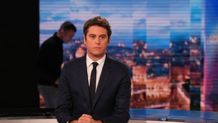 Le Premier ministre Gabriel Attal, le 27 mars 2024 sur le plateau de TF1. (ALAIN JOCARD / AFP)