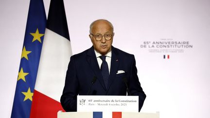 Le président du Conseil constitutionnel, Laurent Fabius, le 4 octobre 2023 à Paris. (YOAN VALAT / AFP)