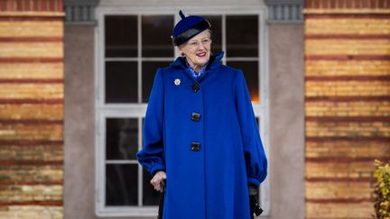 La reine Margrethe II du Danemark assiste à un défilé à la caserne des Life Guards à Copenhague (Danemark), le 15 novembre 2023. (IDA MARIE ODGAARD / RITZAU SCANPIX / AFP)