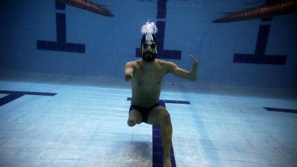 Le nageur brésilien Daniel Dias pose sous l'eau pendant l'entraînement, le 22 juin 2016, à Sao Paulo.&nbsp; (NACHO DOCE / REUTERS)