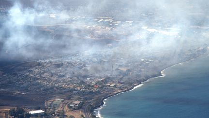 Une vue aérienne des incendies à Lahaina, sur l'île hawaïenne de Maui (Etats-Unis), le 9 août 2023. (CARTER BARTO / AFP)