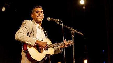 Le chanteur haïtien Mikaben, le 25 mai 2019 à New York. (JACK VARTOOGIAN/GETTY IMAGES / ARCHIVE PHOTOS)