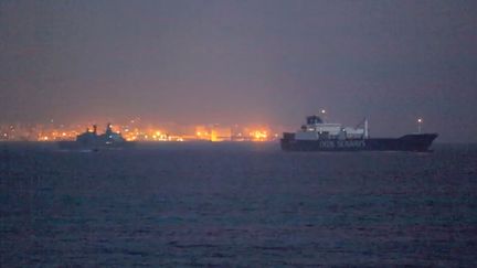 Image extraite d'une vid&eacute;o de l'arm&eacute;e norv&eacute;gienne filmant un bateau norv&eacute;gien escortant un convoi danois transportant des armes chimiques syriennes, le 27 f&eacute;vrier 2014. (NORWEGIAN ARMED FORCES / AFP)