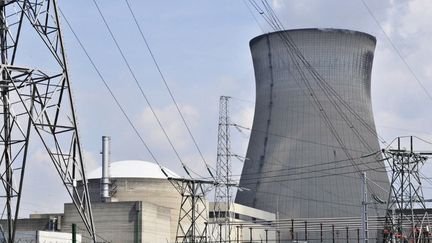 La centrale nucl&eacute;aire de Doel (Belgique), le 9 ao&ucirc;t 2012. (GEORGES GOBET / AFP)