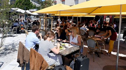 Des terrasses de restaurant à Rennes, en juin 2021. Photo d'illustration. (MARC OLLIVIER / MAXPPP)