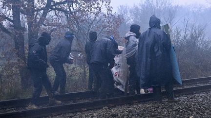 Des manifestants près de la ZAD de La Crémade à Saïx (Tarn), le 10 février 2024. (LIONEL BONAVENTURE / AFP)