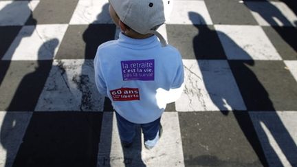 "La retraite c'est la vie, pas la survie" pouvait-on lire sur le dos d'un très jeune manifestant du cortège parisien (AFP - Joël SAGET)