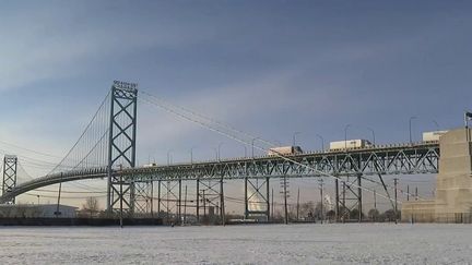 Canada : les manifestants du pont Ambassador délogés par les forces de l'ordre  (FRANCEINFO)