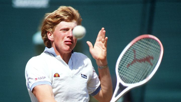 Boris Becker lors du tournoi de Wimbledon, en 1985. (BOB THOMAS / BOB THOMAS SPORTS PHOTOGRAPHY / GETTY IMAGES)