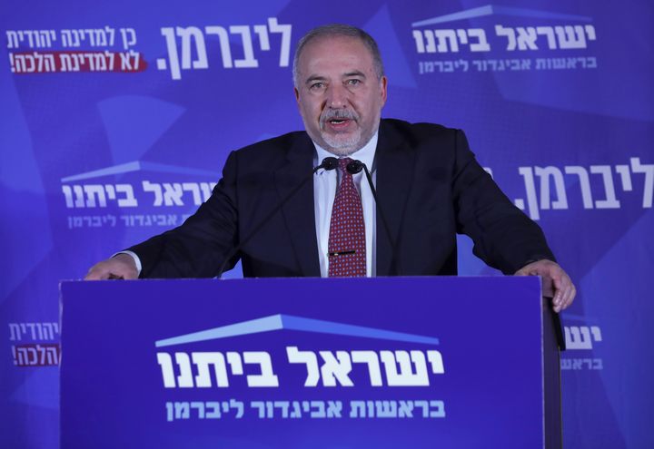 Le leader d'Israël Beitenou&nbsp;Avigdor Lieberman lors d'un discours à Jérusalem, le 17 septembre 2019. (JALAA MAREY / AFP)